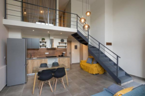 Industrial & cozy apartment for 6 ppl